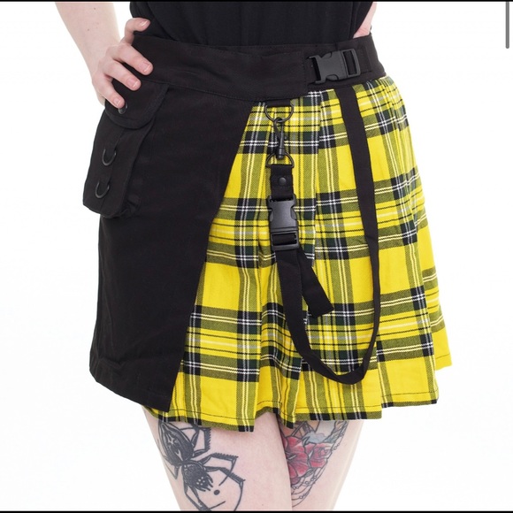 NWT UK GOTH PLAID PLEATED SKIRT W/ STRAPS - Picture 4 of 9
